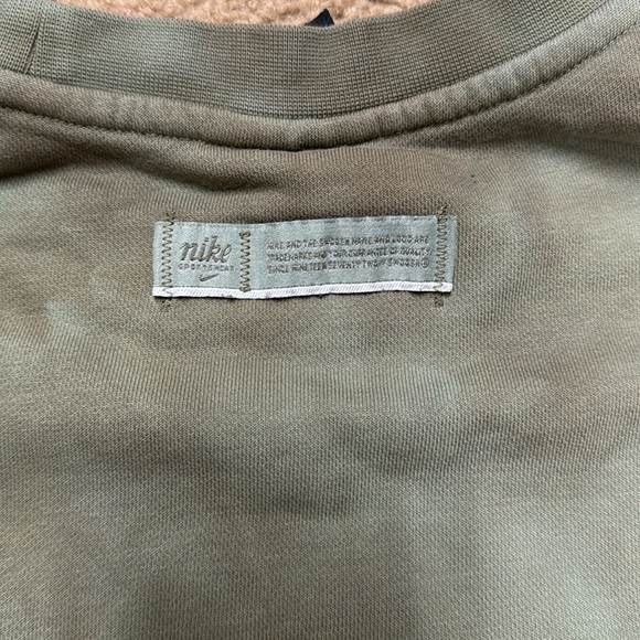 Nike Sportswear crewneck sweatshirt. Small - Picture 7 of 7